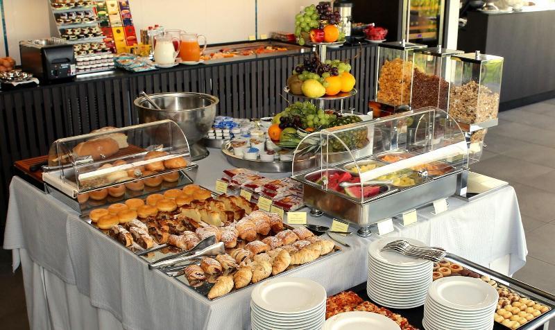 ליגננו סביאדורו Monaco Suites Hotel מראה חיצוני תמונה