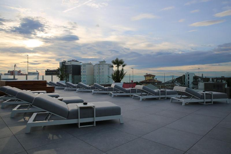ליגננו סביאדורו Monaco Suites Hotel מראה חיצוני תמונה