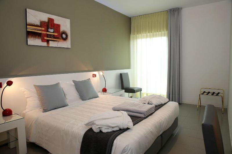 ליגננו סביאדורו Monaco Suites Hotel מראה חיצוני תמונה