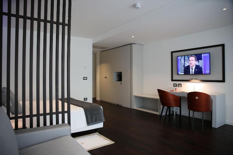 ליגננו סביאדורו Monaco Suites Hotel מראה חיצוני תמונה