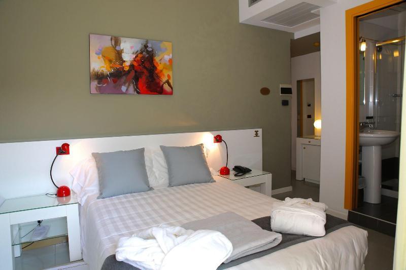 ליגננו סביאדורו Monaco Suites Hotel מראה חיצוני תמונה