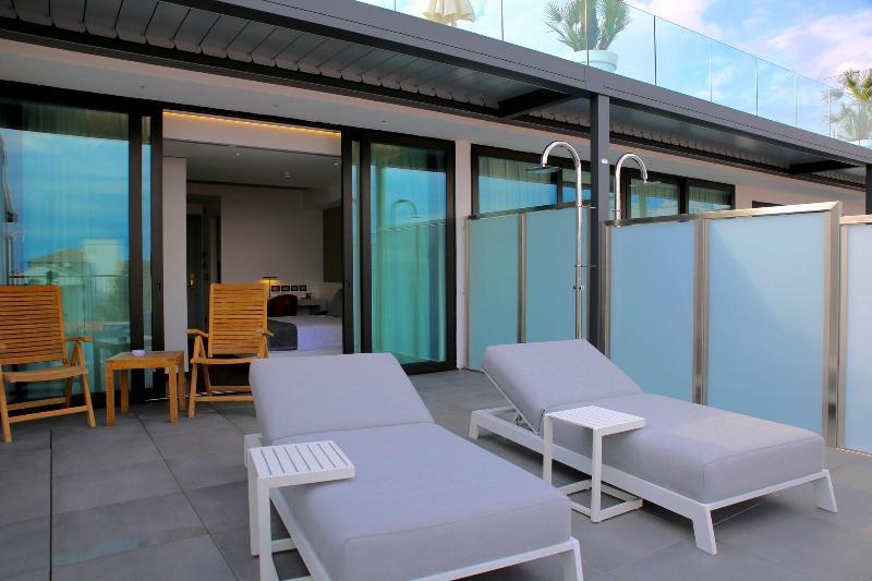 ליגננו סביאדורו Monaco Suites Hotel מראה חיצוני תמונה