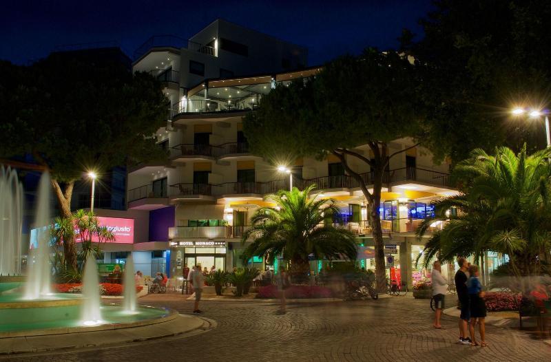 ליגננו סביאדורו Monaco Suites Hotel מראה חיצוני תמונה