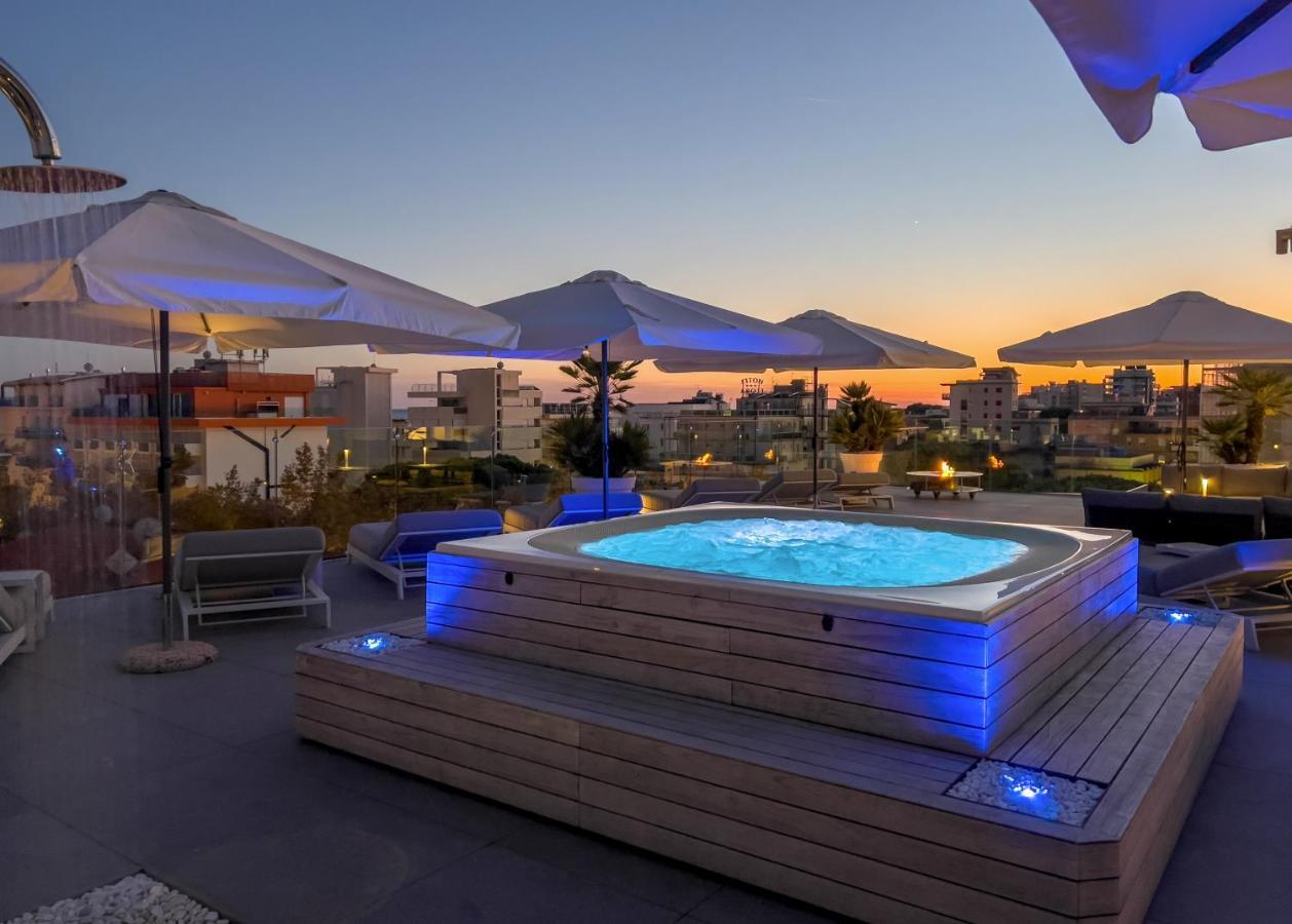 ליגננו סביאדורו Monaco Suites Hotel מראה חיצוני תמונה