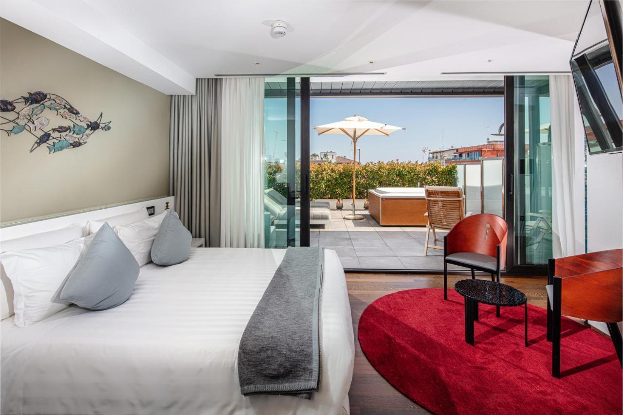 ליגננו סביאדורו Monaco Suites Hotel מראה חיצוני תמונה